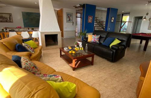 Villa Med A 2 kilometros andando de la playa, del puerto de Aguadoç y a 4 del centro de Sitges Muy Soleada todo el dia Capacidad superior a 16 personas NO REQUIERE COCHE - Foto 12