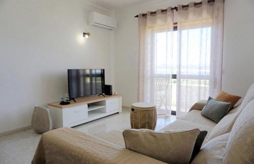 Sunny Apartment in Alvor - Balcony, Sunset, dishwasher, AC & Wi-Fi - Foto 6