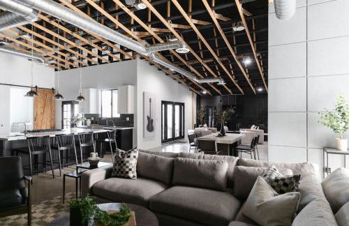 Modern Industrial-Near Old Town - Foto 1