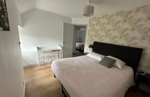 Gîte Contemporain près de l'Abbaye de Noirlac avec Jardin, Wi-Fi et Commodités Incluses - FR-1-586-38 - Foto 9