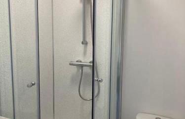 Newly refurbished studio, great location 8 studios - Photo 59