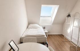 Large Group Apartment with 2 Bathrooms & Single Beds - Foto 57