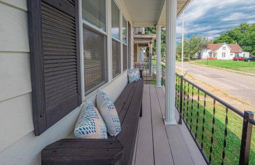 Glamorous Renovated Modern Home - Foto 25