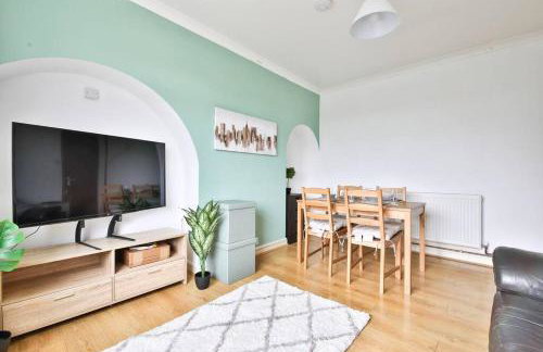 4 Modern Contractor Stay Bed with TV in Every Room and Parking in Swansea - Foto 5