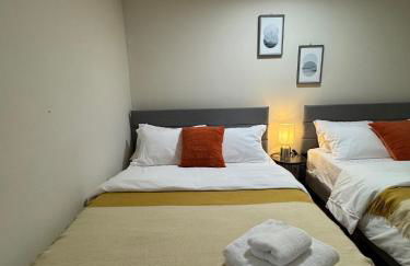 Poconos Chalet -Kayaks- HotTub-Karaoke-Lake - Foto 58