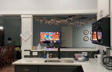 Entire Home! Fantastic Kitchen! 3 Full Baths - Foto 17