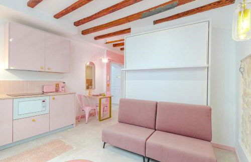 Glamorous pink studio in city center - Photo 18