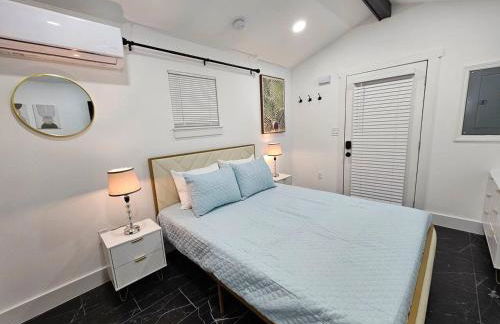 Comfy Tiny Home WP Large Private Deck Queen bed - Foto 16