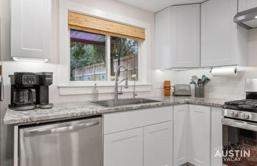 Pet Friendly 3BR 3BA Hill Country Home w Private Pool and Grill by Austin Vacay - Foto 41