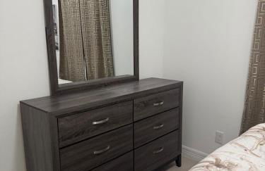 Luxe 3BR & 2BA Condo Near Airport & Shopping Mall - Foto 13