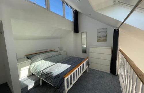 Whispering Waves in Porthtowan, Beachfront Apartment - Photo 13