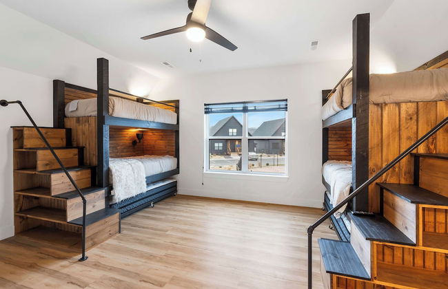 Rocky Shores Retreat - Indoor Pool Open - Photo 5