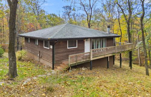 Two Cabins Retreat in Woods Resort - Dog-Friendly - Foto 46