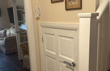 Stylish Home With Full Amenities - Photo 8