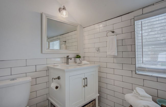 1BR Downtown Urbanitydining, Drink, Cafes & Escape - Photo 13