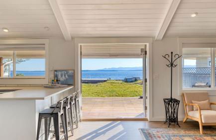 Cozy Whidbey Island Stay Steps to the beach Fireplace BBQ Near Trails - Foto 4