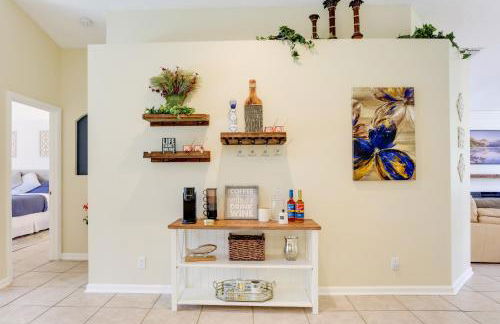 Sleek Jupiter Retreat with Lanai and Pool! - Photo 14