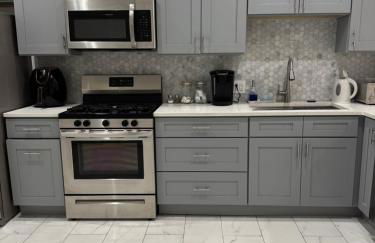 Adorable 2 bedroom with free street parking - Foto 1