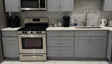 Adorable 2 bedroom with free street parking - Photo 1