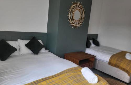 Nice 2 bedroom (3 beds) house in Huddersfield - Foto 3