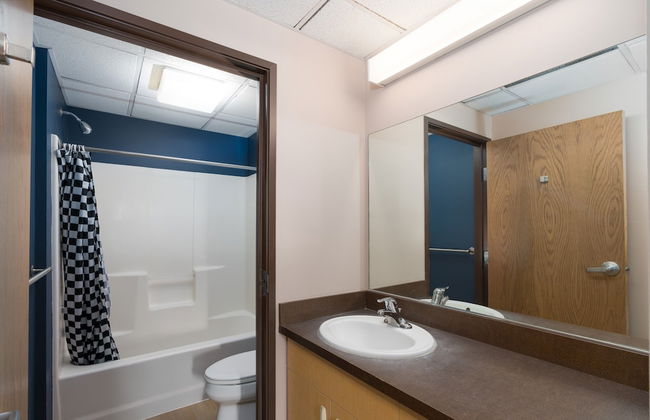 Brewster Hall - Foto 7