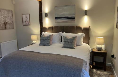 The Acorn Goodwood luxury lodge house 10 minute walk from Goodwood Festival of Speed - Foto 15