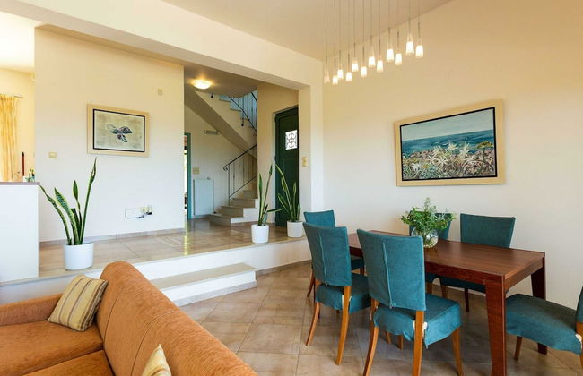 Secluded Villa w Private Pool, Children Play Area, Pool Table, BBQ & Sea Views - Foto 28