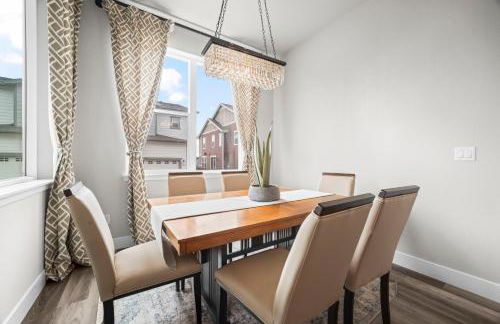 Rooftop Sunset Escape BBQ & Billiards Sleeps 8 - Foto 31