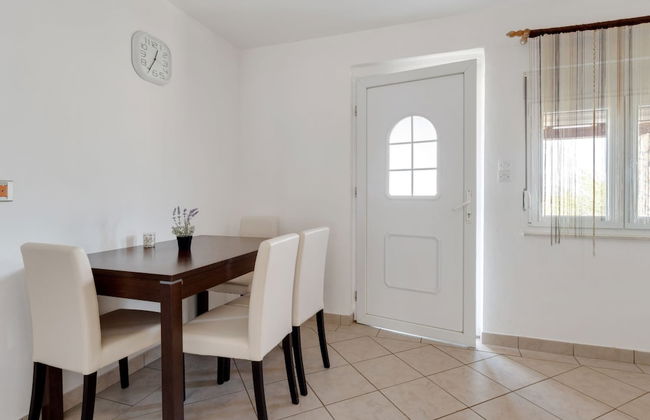 Simplistic Holiday Home in Jasenice Rovanjska near Sea - Foto 17