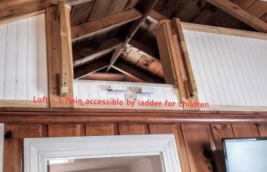 Cottage 5-6 - 2 Bedroom 1 Bath End Unit with Kitchenette Private Courtyard Pet Friendly fee applies - Photo 10