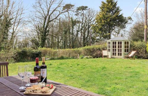 Stunning cottage with hot tub - Photo 45