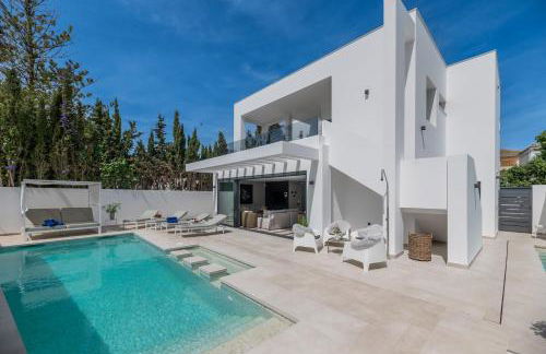 VACATION MARBELLA I Villa Marbesa White Pearl, Two Private Pools, 3min walk to the Beach, Fastest WiFi, Built in 2024 - Photo 17