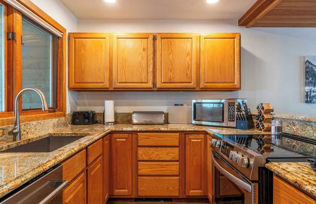 Riverside Condos C102 by Avantstay Condo Close To Downtown, Town Park & Ski Lift #8 - Foto 9