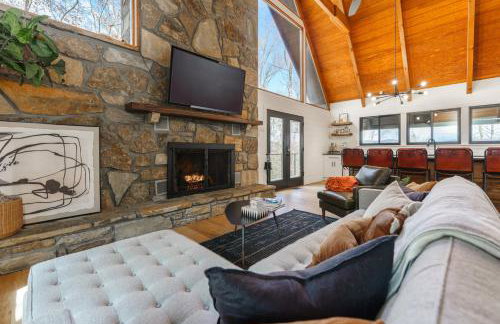 Smokys Landing Disc Golf Game Room Hot Tub - Photo 1