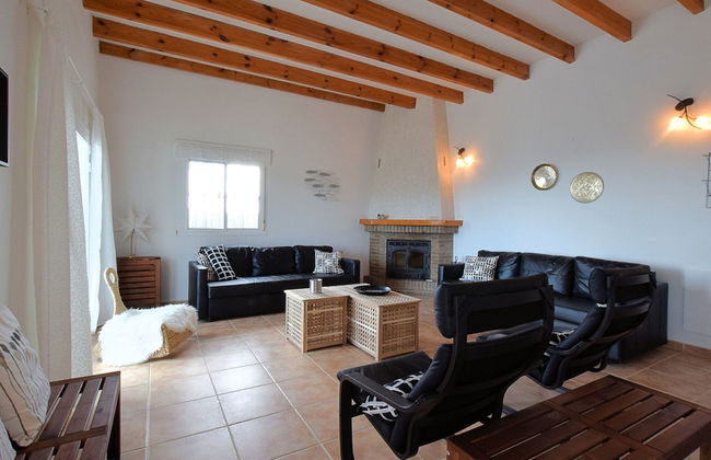 Spacious Villa with Hot Tub in Arenas - Photo 9