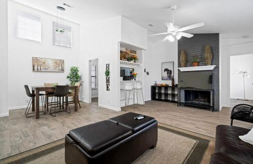 Spacious Family Home in Round Rock w Private Yard - Photo 31