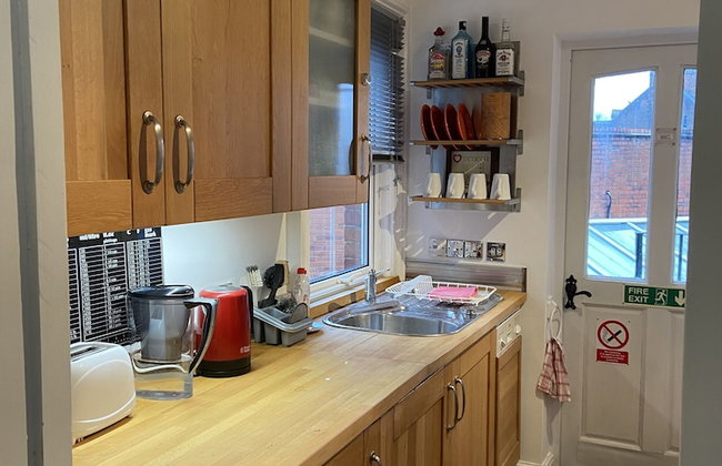 Deluxe Three Bed BnB in Henley-on-Thames near Station River & Town Centre - Foto 8