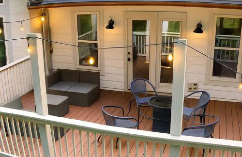 Waterfront Retreat with Spectacular Interior, Jacuzzi and Game Room in NC - Foto 31