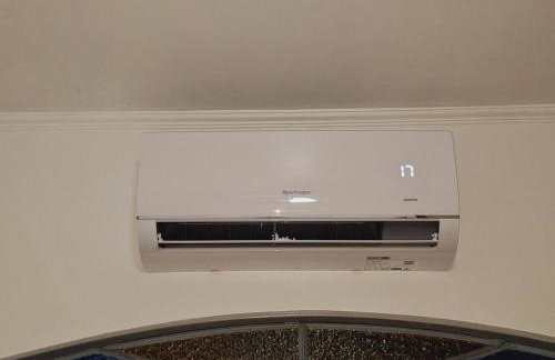 CASA - 3 quartos com ar - garagem para 3 carros - Foto 48