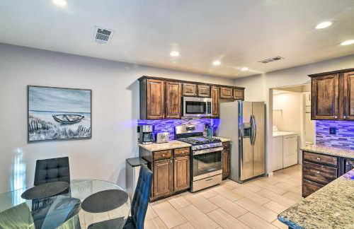 Contemporary Vegas Townhome with Community Pool - Foto 8