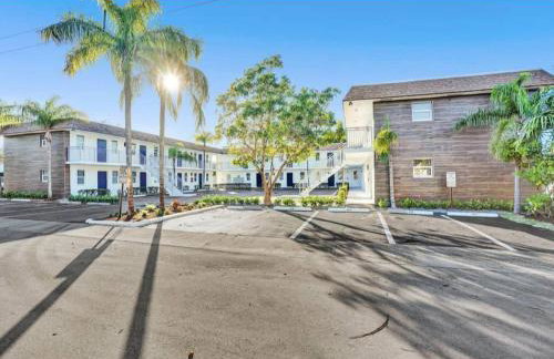 Rustic Retreats Beachy 1BR for 4 guests in the heart of Fort Lauderdale - Foto 29