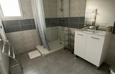 Maison neuve classement 3 étoiles avec accès privé piste cyclable, 6 personnes - Foto 10