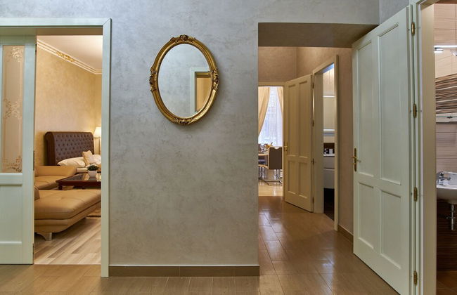 Presidential Apartment In The Old Town Square - Photo 19