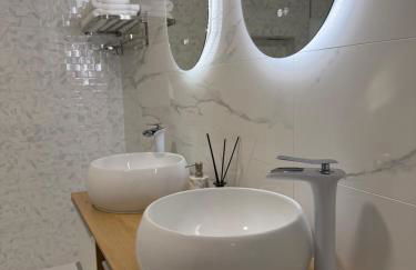 Marbella Suite - Photo 35