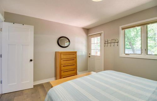 Lakefront Sunburg Vacation Rental with Boat Dock! - Foto 14