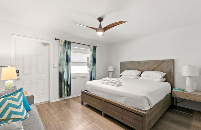 Studio w/ King Bed Heated Pool, Steps to Beach! - Foto 15