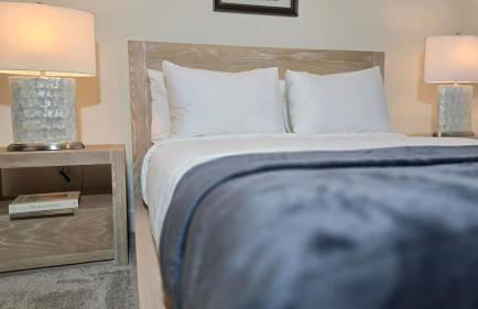 Special 2BR Galleria Condo Pool View Private Entrance - Foto 10