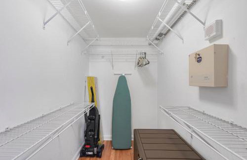 Fantastic 2BR Condo on 31st Floor Free Parking - Photo 62