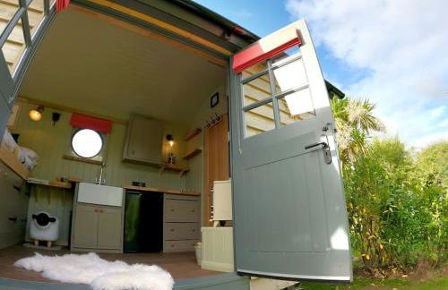 Romantic Retreat - Luxury Shepherds Hut + Hot Tub! - Foto 26