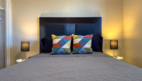 Sleeps 8 2 Full Apartments 5 Beds Parking plus WIFI - Foto 2